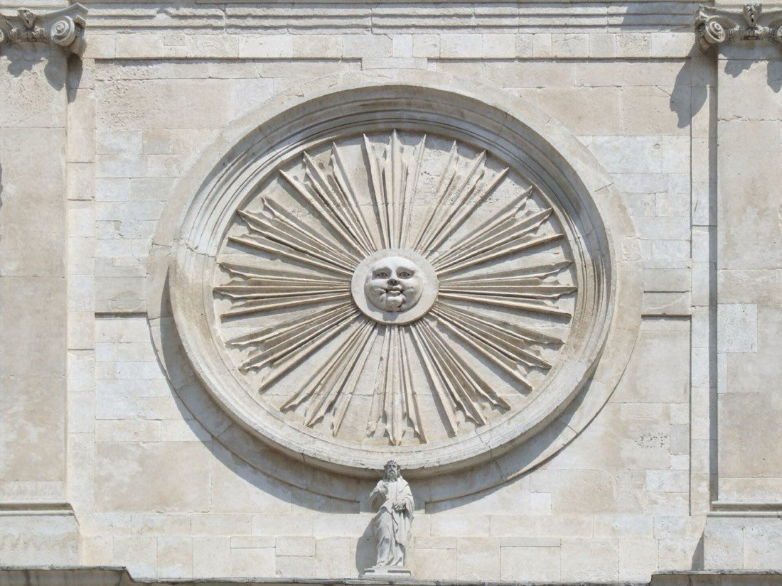 Il portale della Basilica di San Nicola da Tolentino