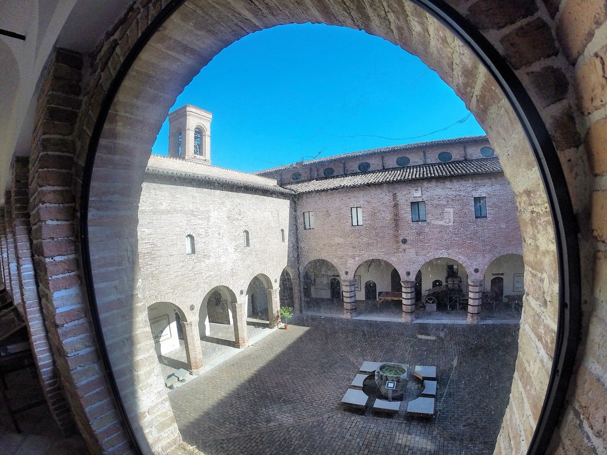 Il chiostro del Museo della Carta e della Filigrana di Fabriano