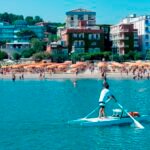 La spiaggia di Gabicce Mare ai piedi del San Bartolo