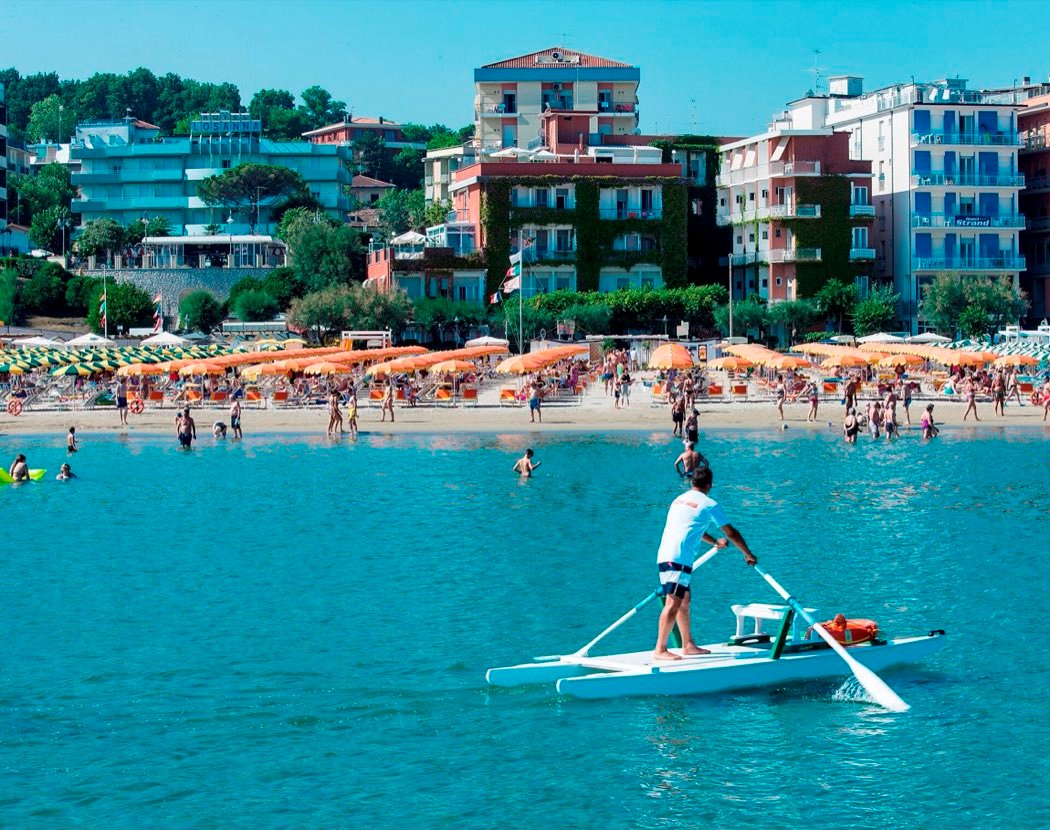La spiaggia di Gabicce Mare ai piedi del San Bartolo
