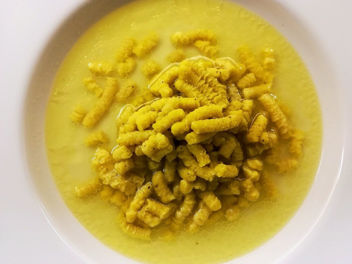 Un piatto di passatelli in brodo