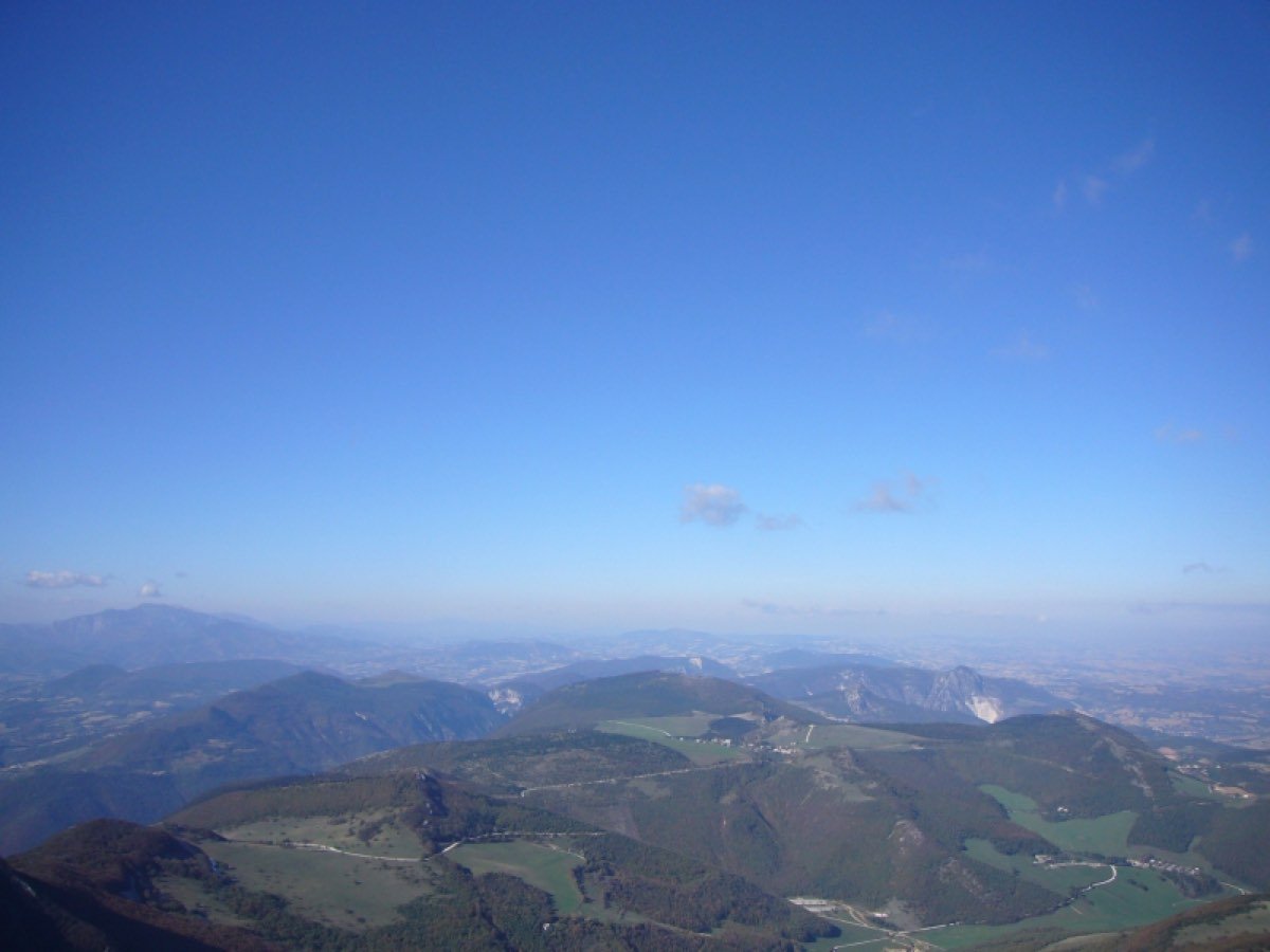 Il panorama dal Monte San Vicino