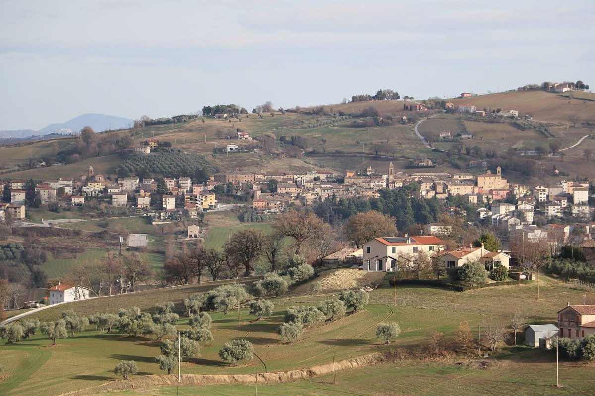 Serra de' Conti, il borgo medievale con la trattoria nell'ex fornace