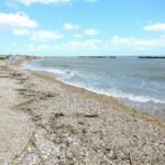 La spiaggia di Pedaso con le scogliere frangiflutti