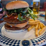 Löwengrube Ancona — hamburger con patatine