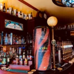 King Edward Royal Pub Ancona — bancone curvo con spine